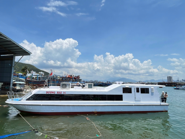 HẠ THỦY TÀU KHÁCH DƯƠNG HẢI 16