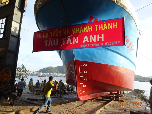 Hạ thủy tàu TẤN ANH 2017