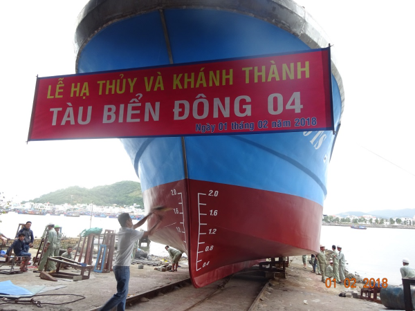 Hạ thủy tàu BIỂN ĐÔNG 04