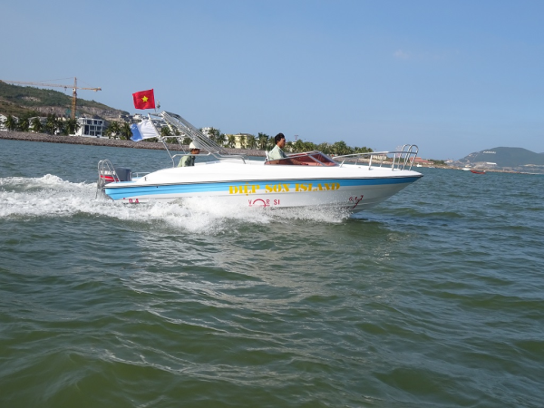 Uninship bàn giao Cano cao tốc Long Hoàng Phát và Điệp Sơn Island